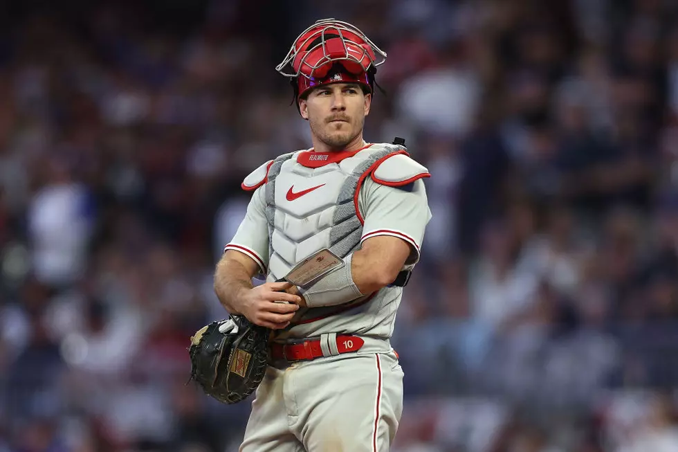 Phillies place Realmuto on 10-day injured list with knee pain